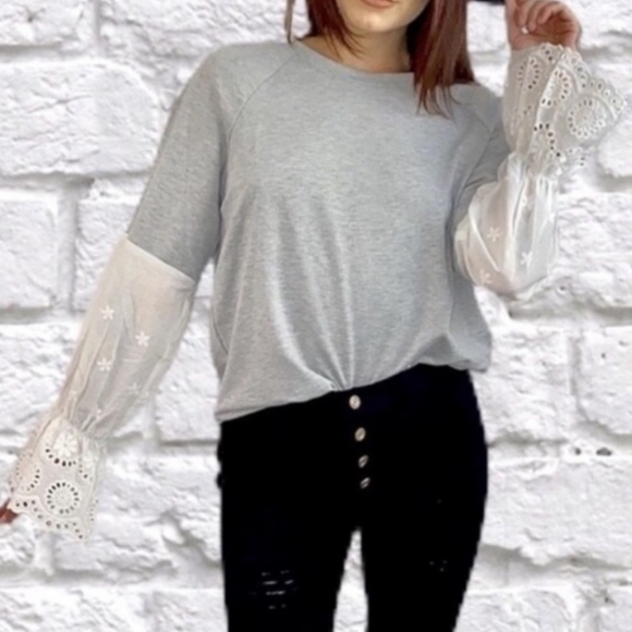 Top with bell lace sleeves - Picture 2 of 8